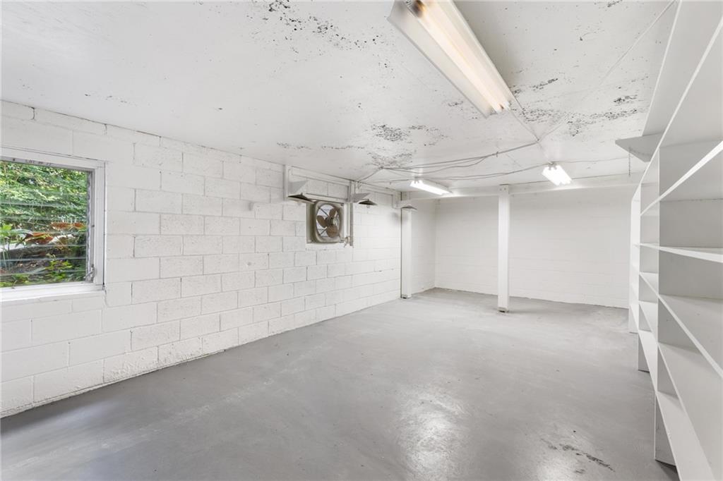 1102 Rogeretta Drive NE