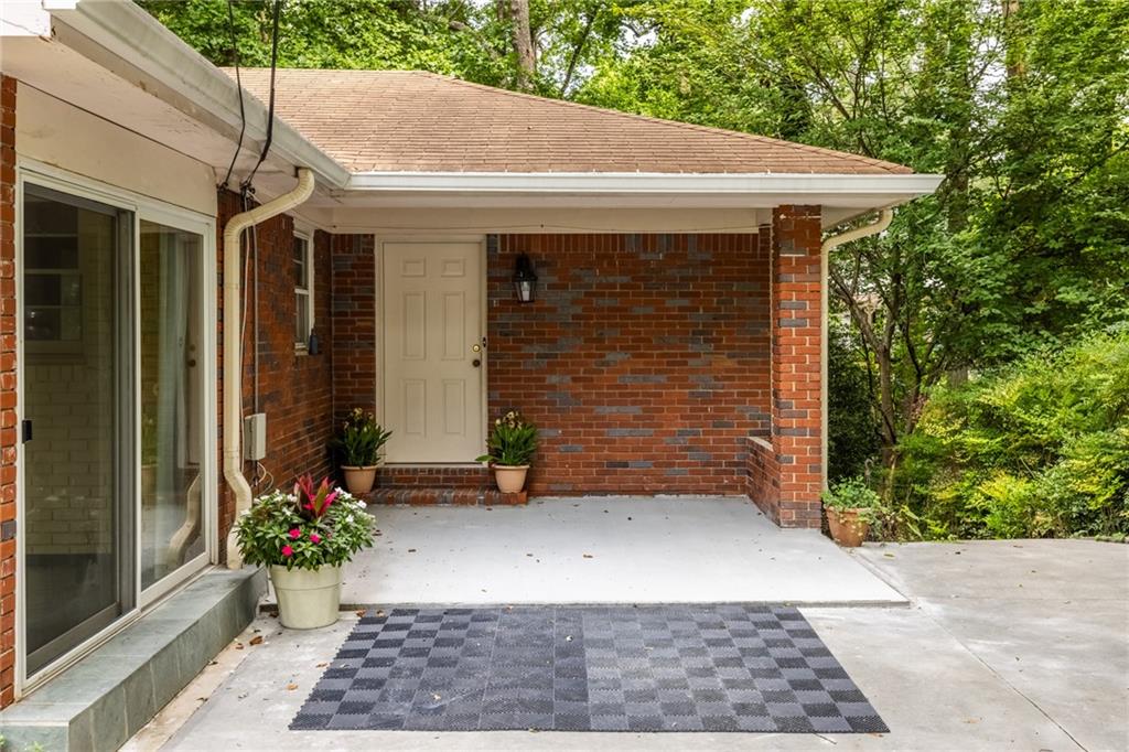 1102 Rogeretta Drive NE