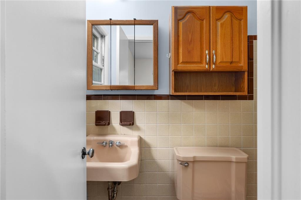 1102 Rogeretta Drive NE