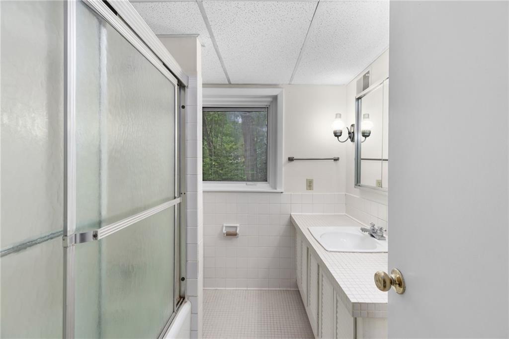 1102 Rogeretta Drive NE