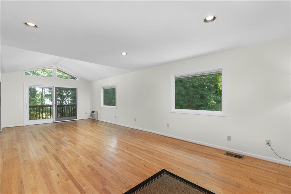 1102 Rogeretta Drive NE