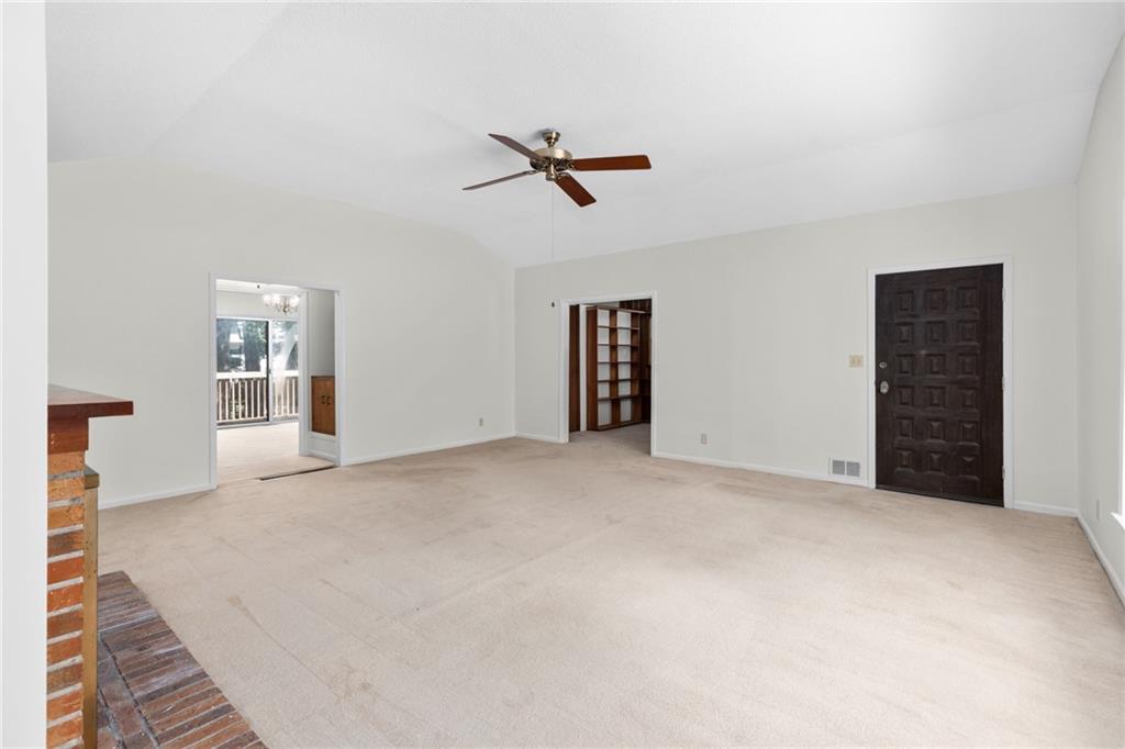 1102 Rogeretta Drive NE