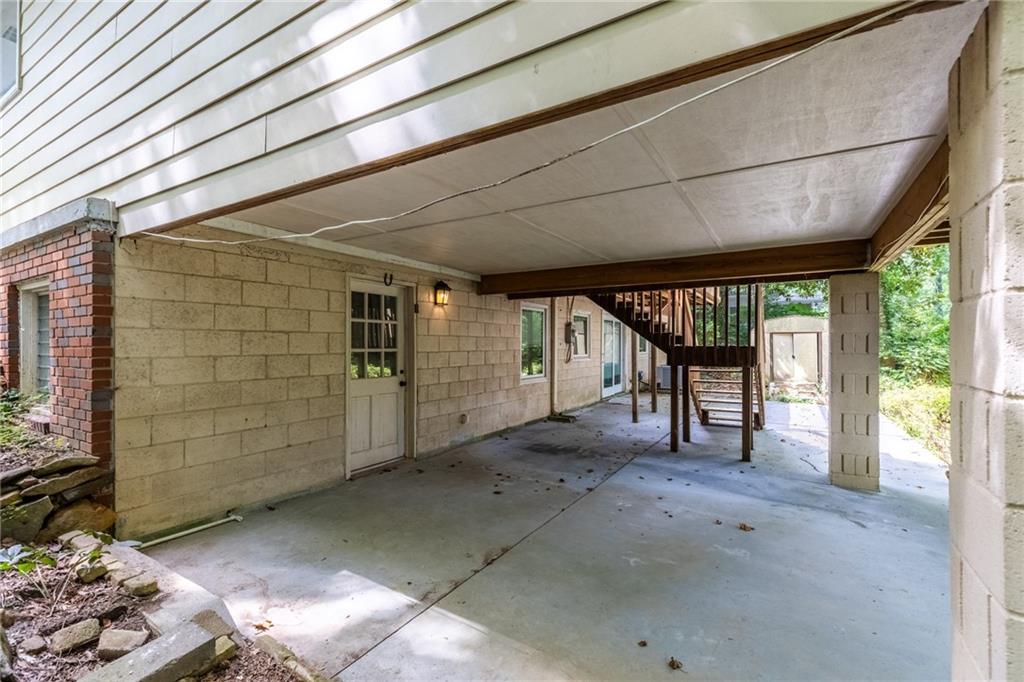 1102 Rogeretta Drive NE