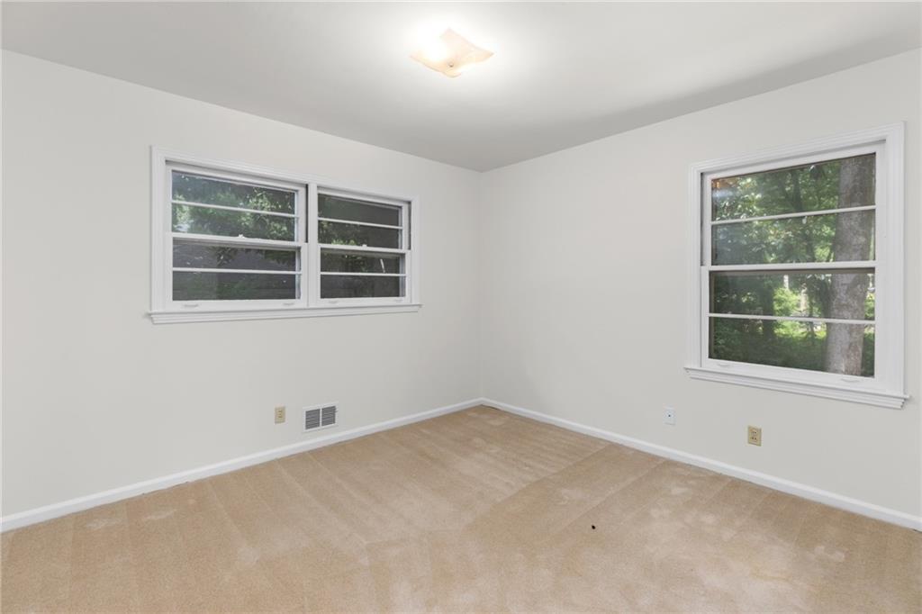 1102 Rogeretta Drive NE