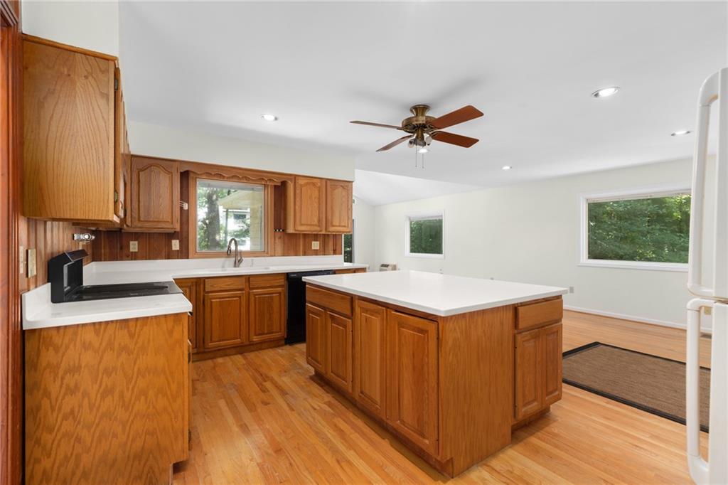 1102 Rogeretta Drive NE