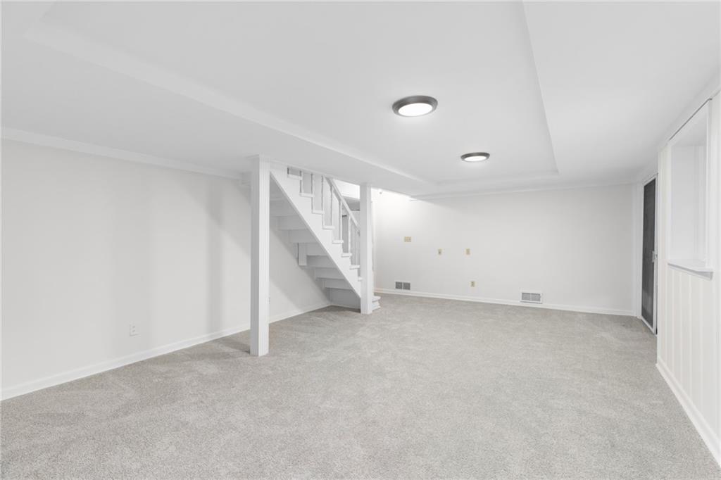 1102 Rogeretta Drive NE