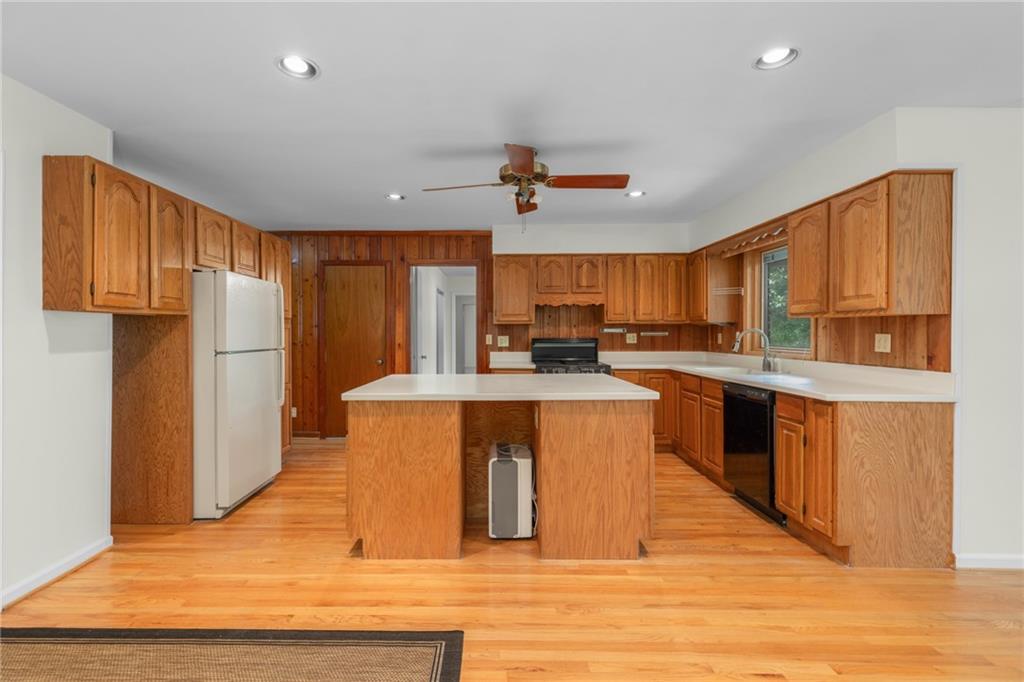 1102 Rogeretta Drive NE