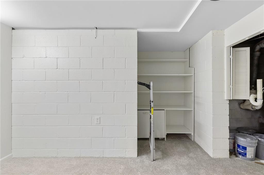 1102 Rogeretta Drive NE