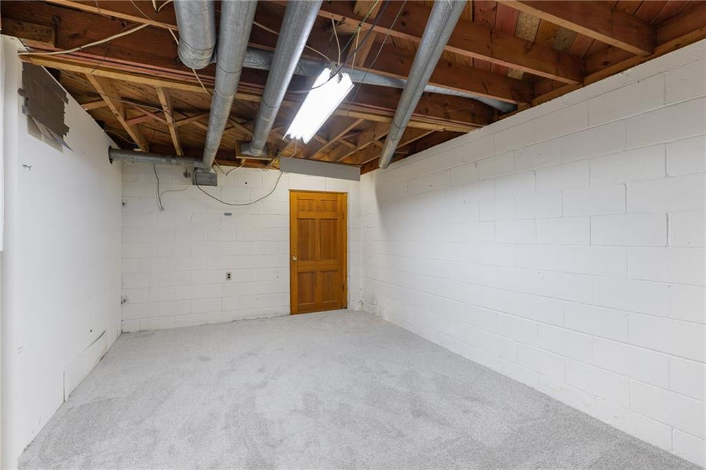 1102 Rogeretta Drive NE