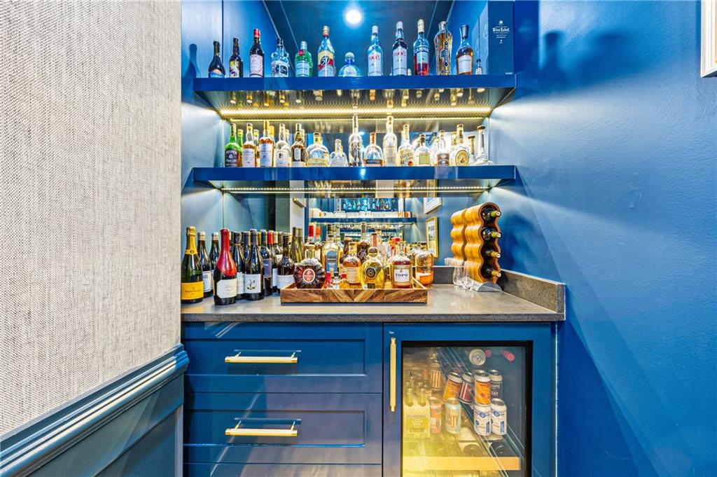 803 Courtenay Drive NE