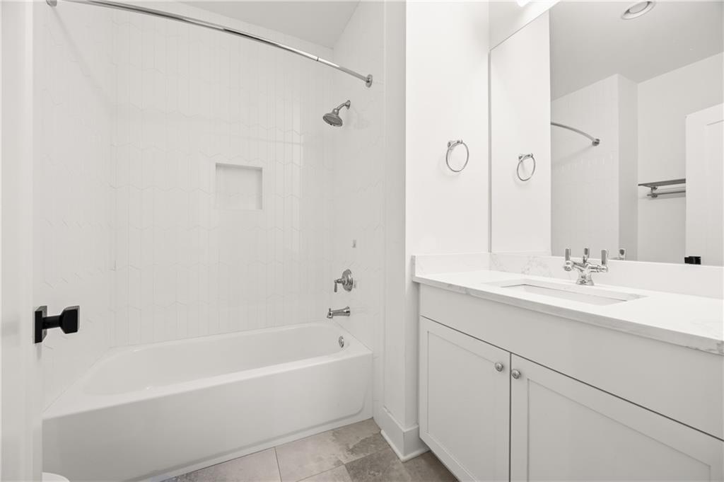 803 Courtenay Drive NE