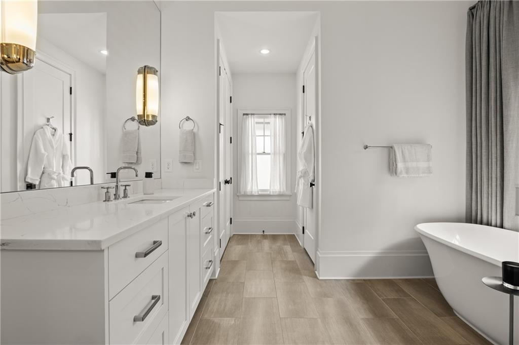 803 Courtenay Drive NE