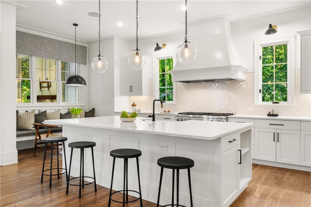 803 Courtenay Drive NE