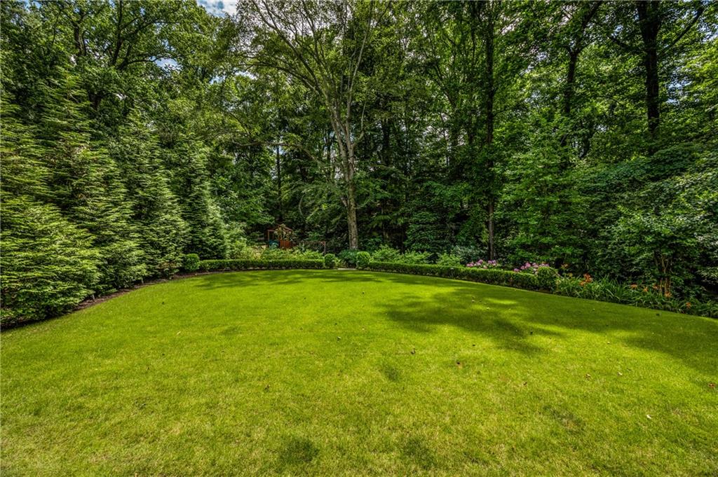 803 Courtenay Drive NE