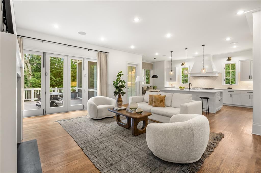 803 Courtenay Drive NE