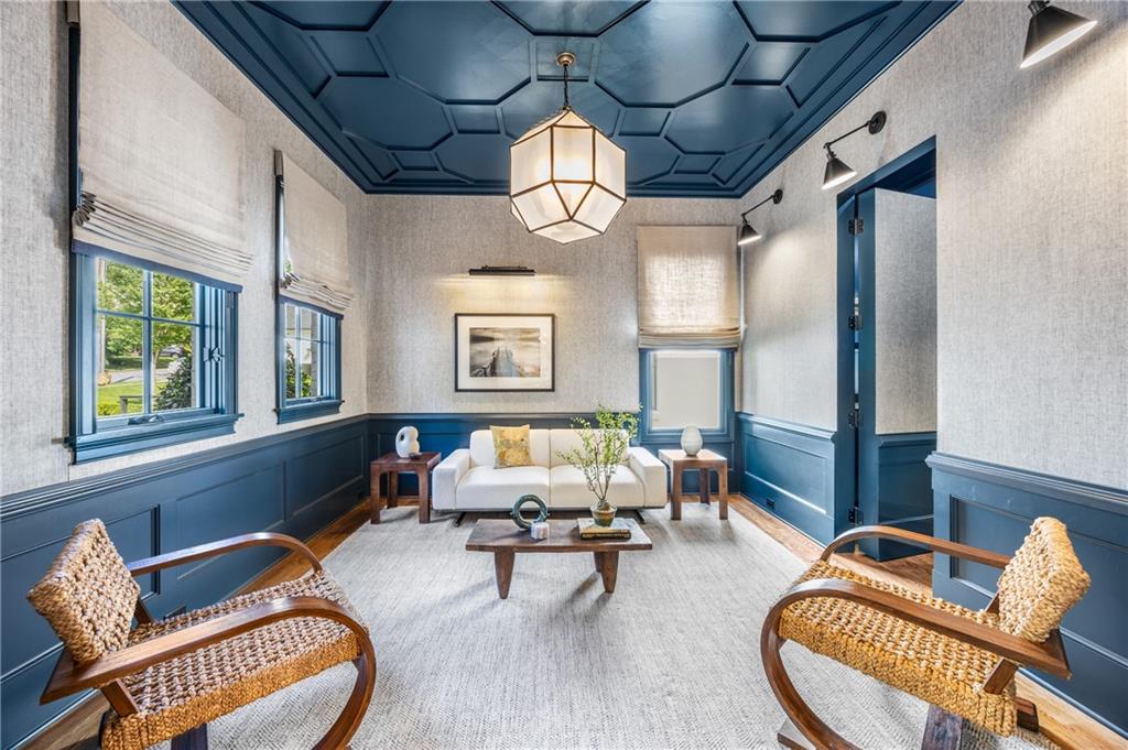 803 Courtenay Drive NE