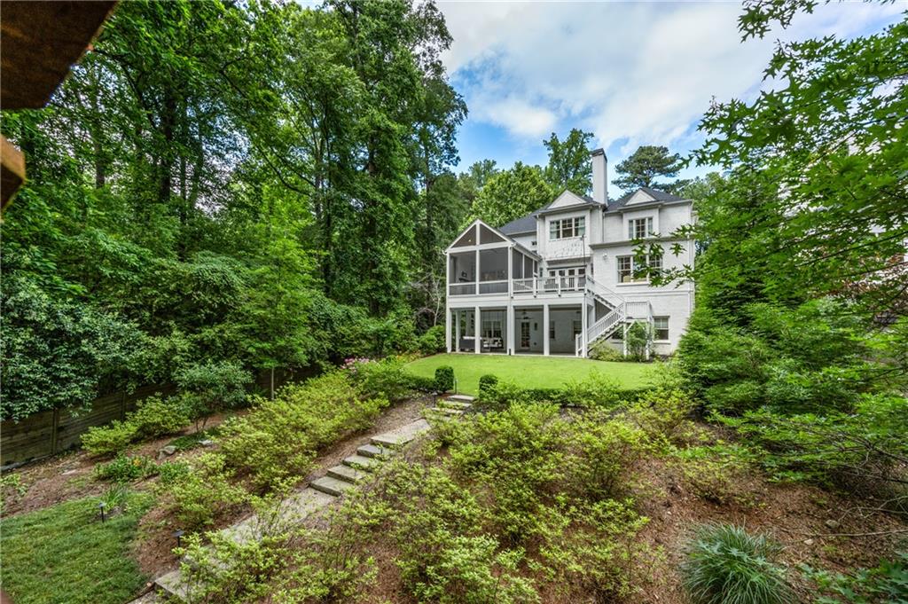 803 Courtenay Drive NE