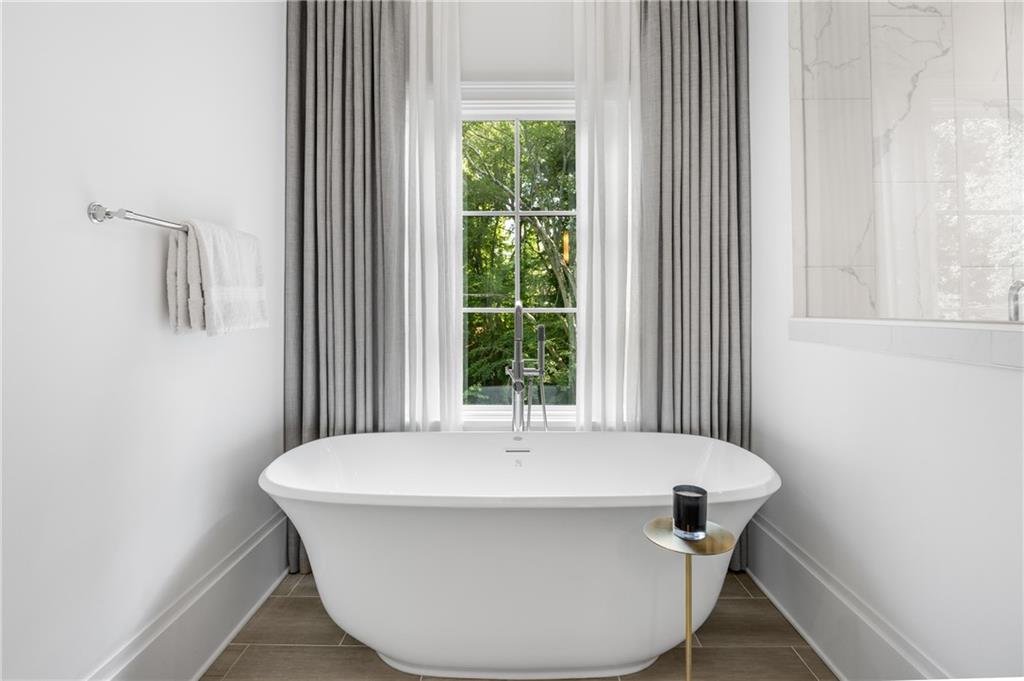 803 Courtenay Drive NE