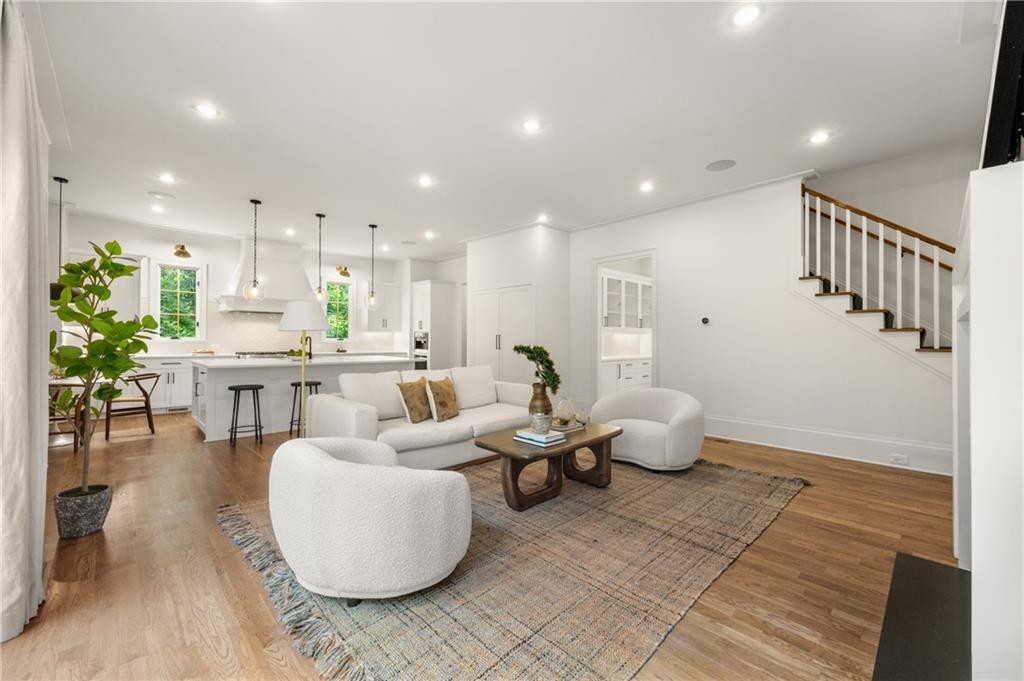 803 Courtenay Drive NE