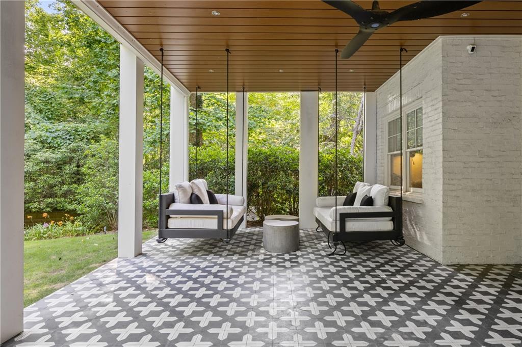 803 Courtenay Drive NE