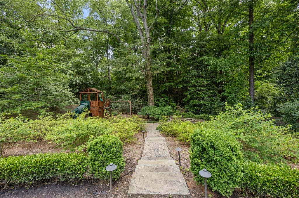 803 Courtenay Drive NE