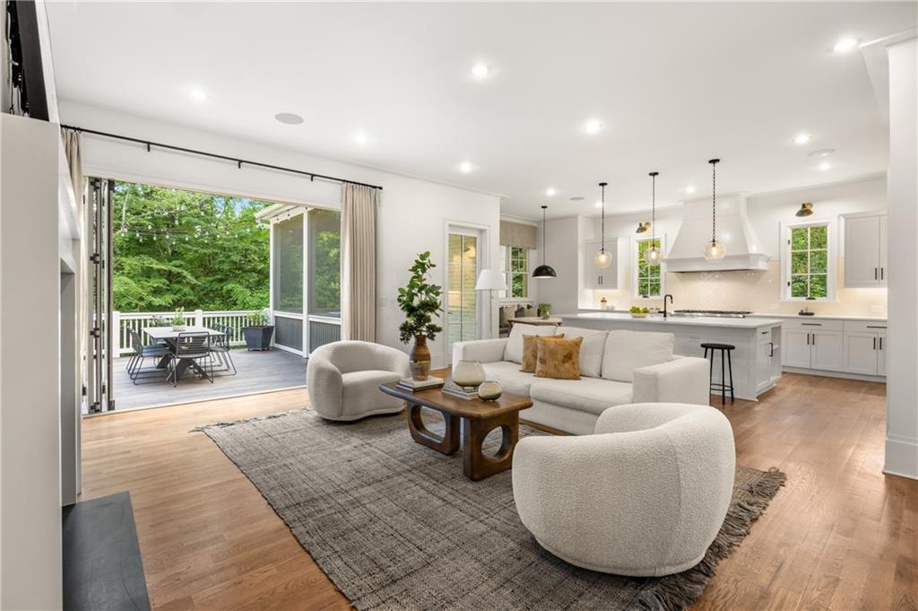 803 Courtenay Drive NE