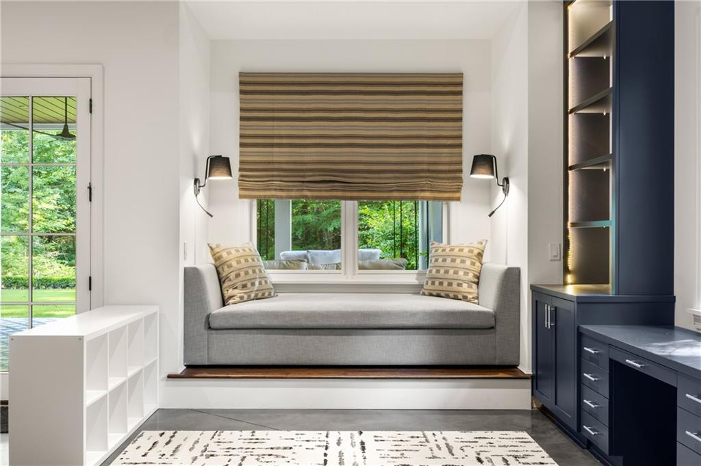 803 Courtenay Drive NE