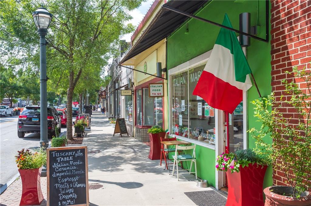 803 Courtenay Drive NE