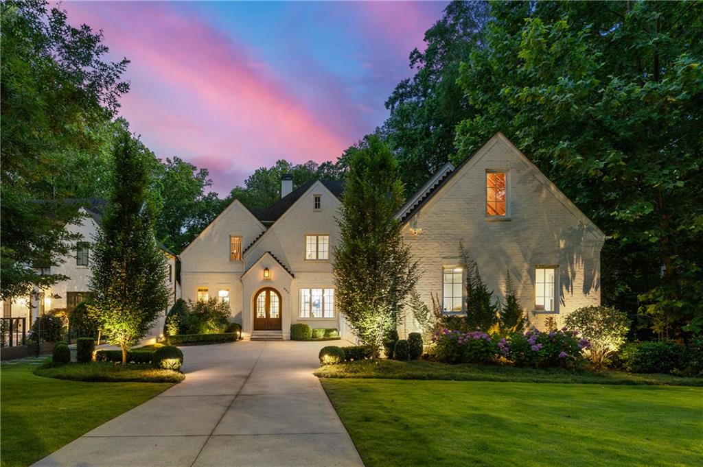 803 Courtenay Drive NE