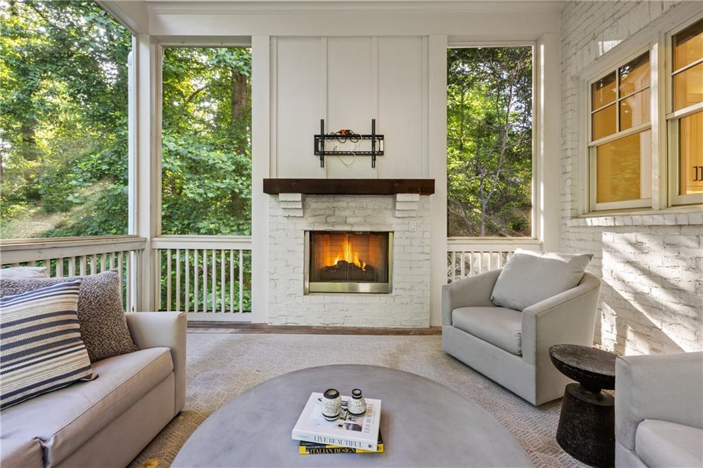 803 Courtenay Drive NE