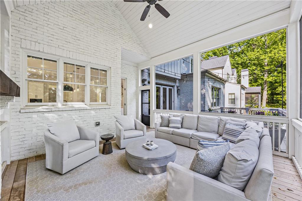 803 Courtenay Drive NE