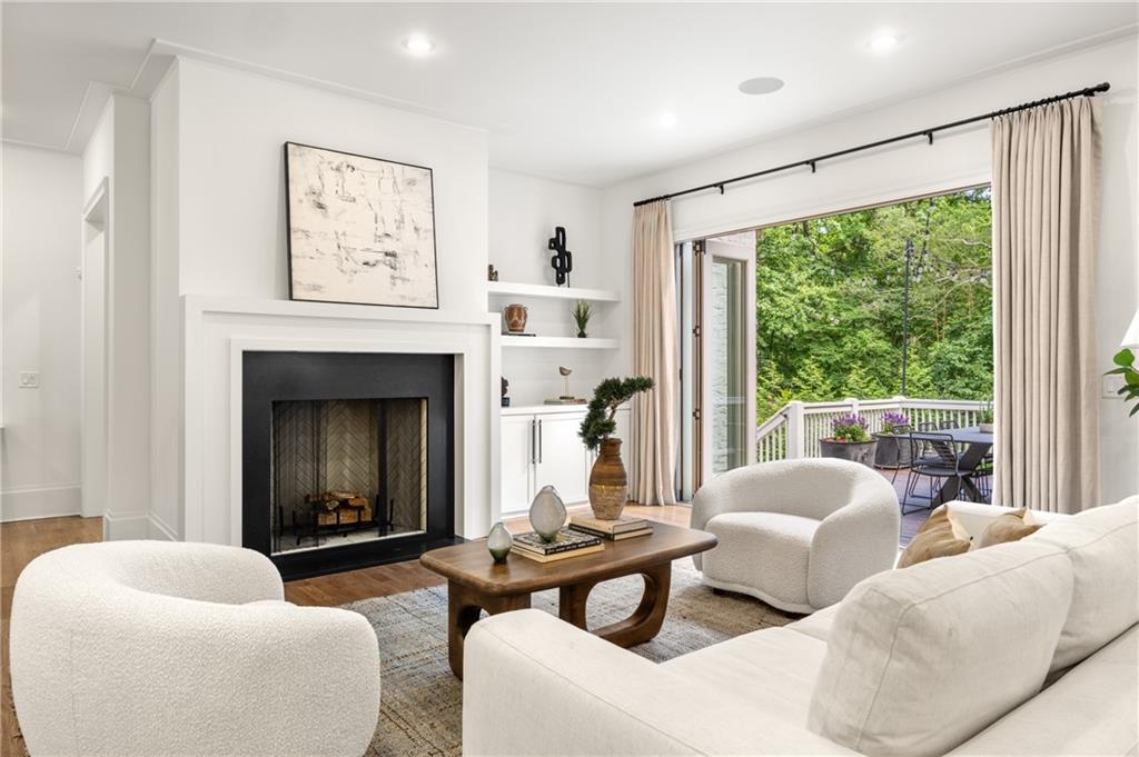 803 Courtenay Drive NE