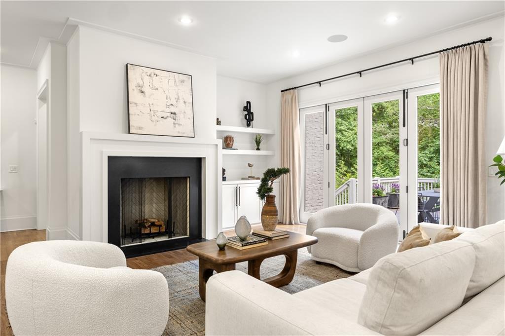 803 Courtenay Drive NE