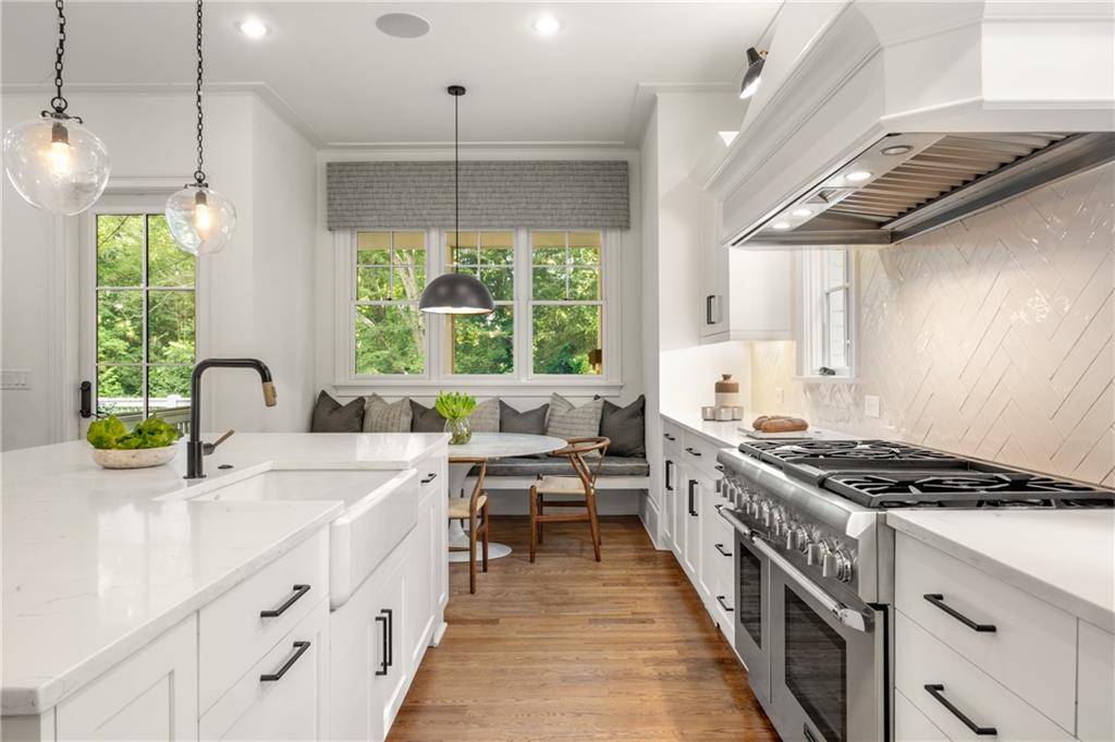 803 Courtenay Drive NE