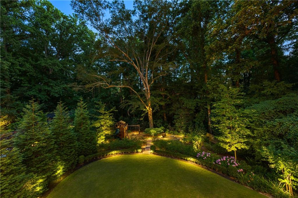 803 Courtenay Drive NE