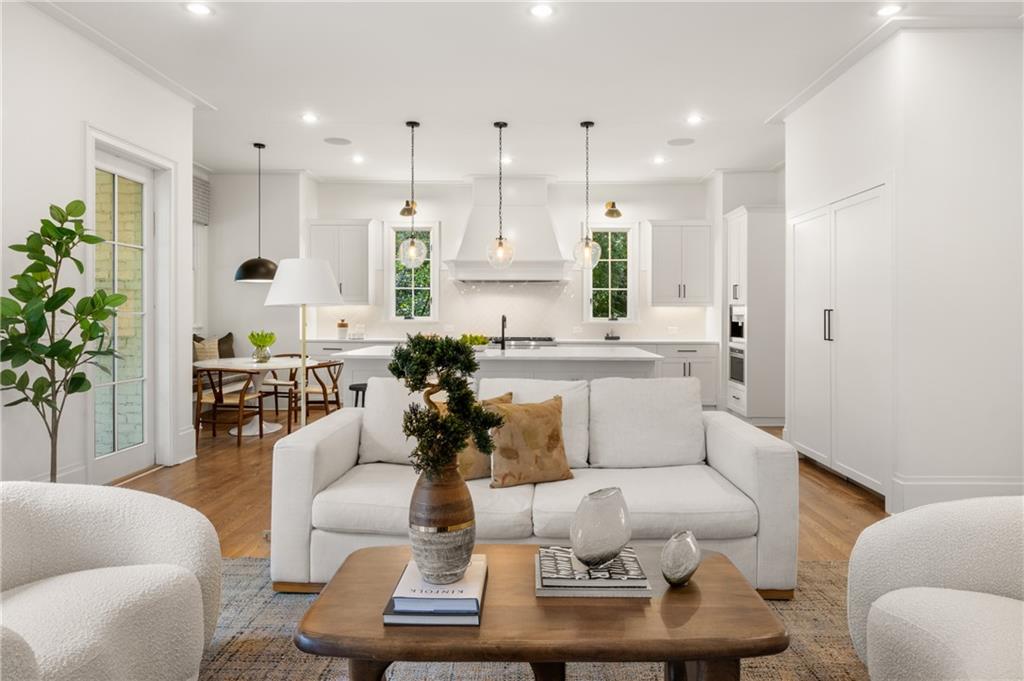 803 Courtenay Drive NE