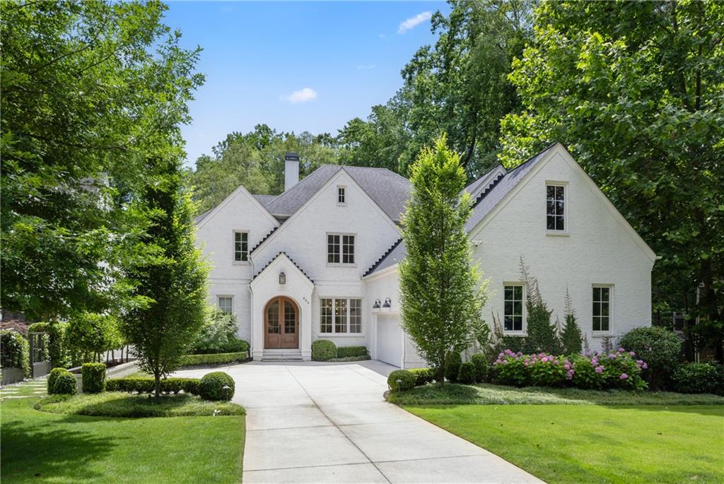 803 Courtenay Drive NE