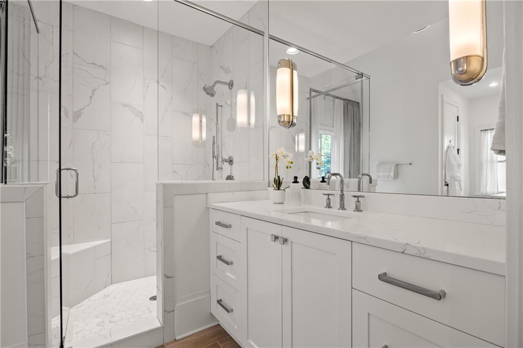 803 Courtenay Drive NE