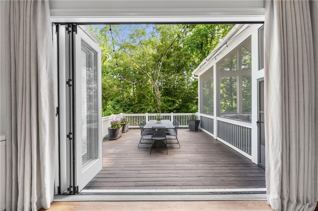 803 Courtenay Drive NE