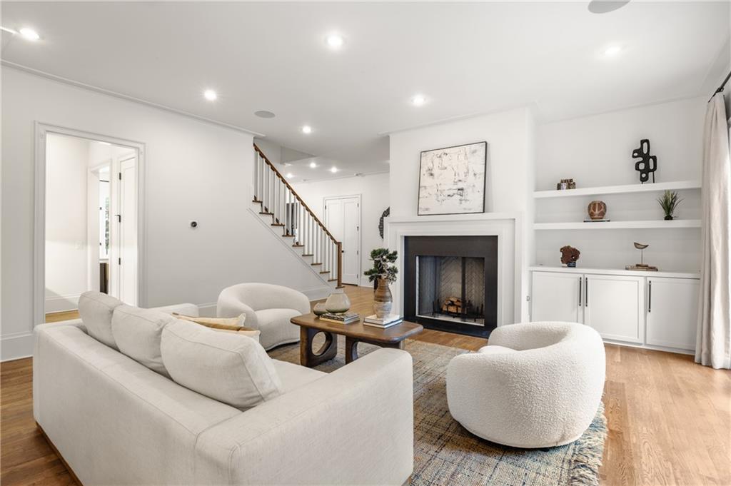 803 Courtenay Drive NE