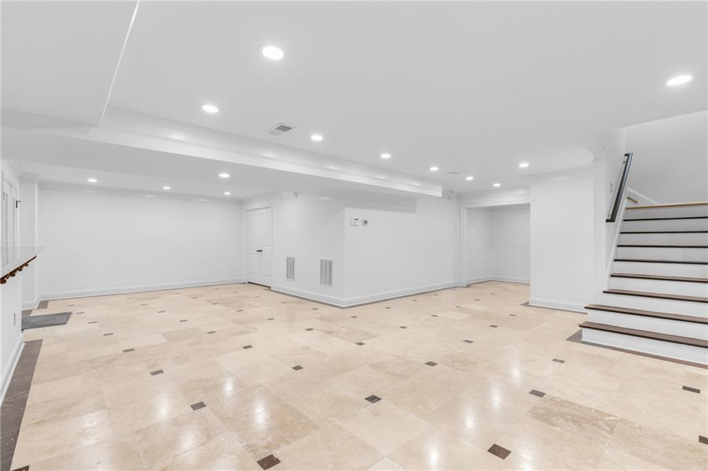 1001 Quaker Ridge Way