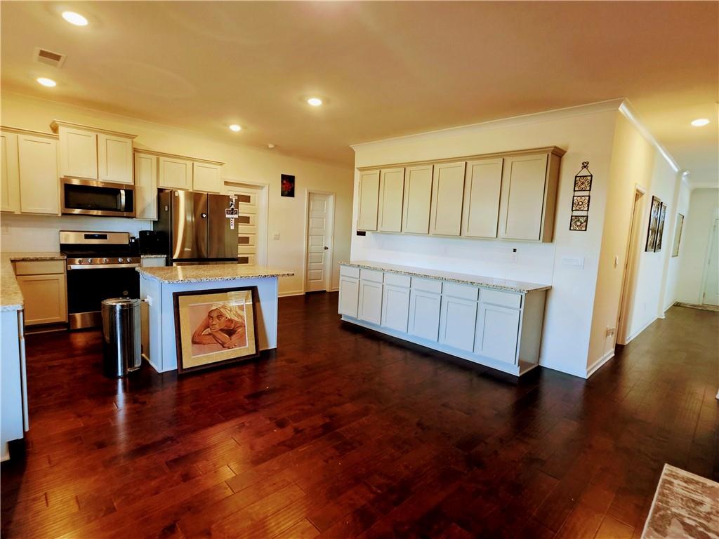 3518 English Elm Way