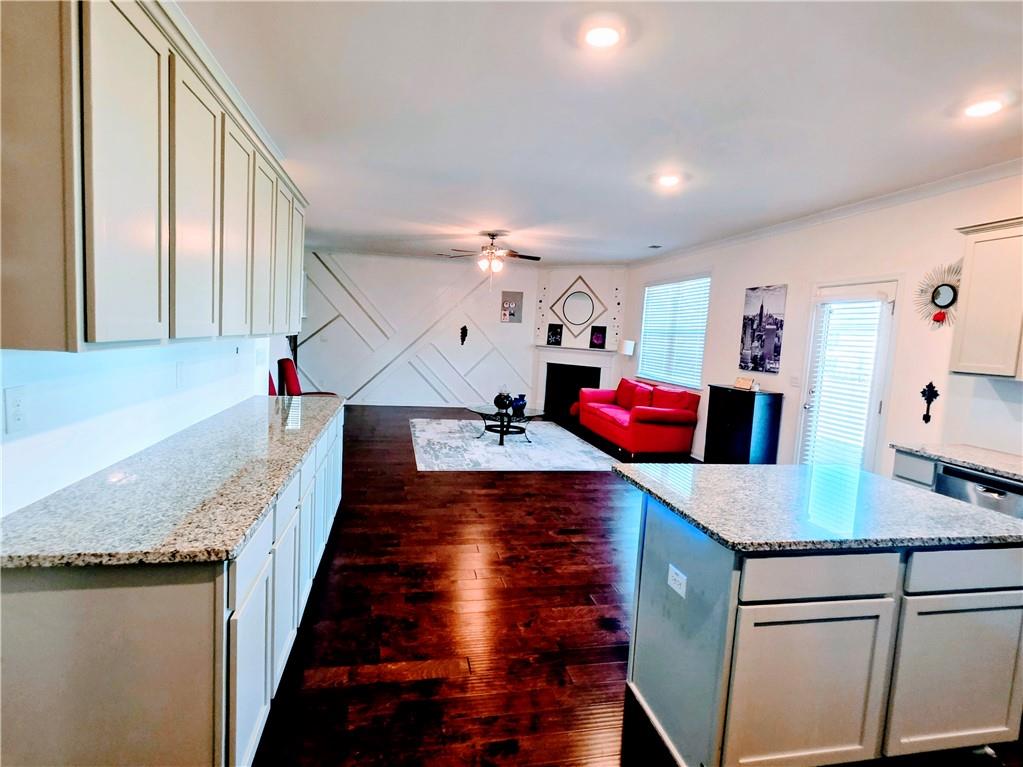 3518 English Elm Way