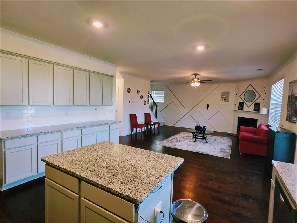 3518 English Elm Way