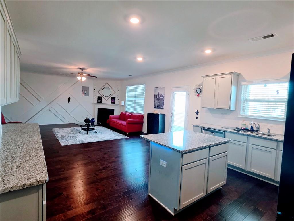 3518 English Elm Way