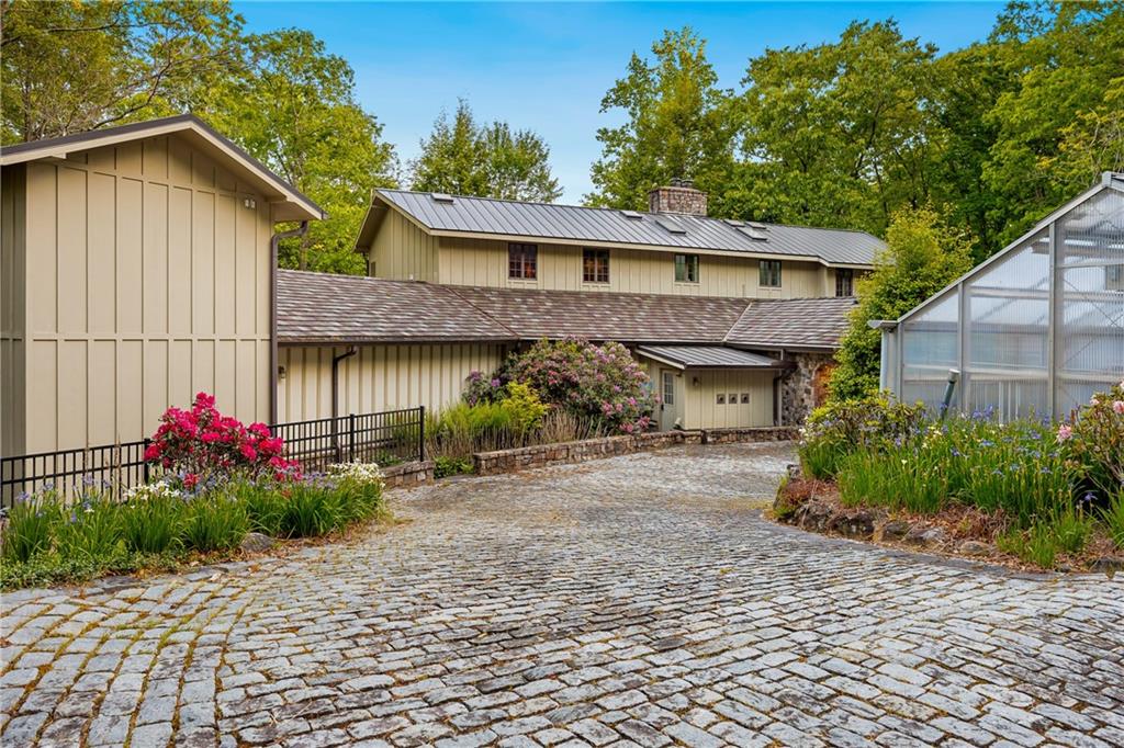 230 Woodside Lane