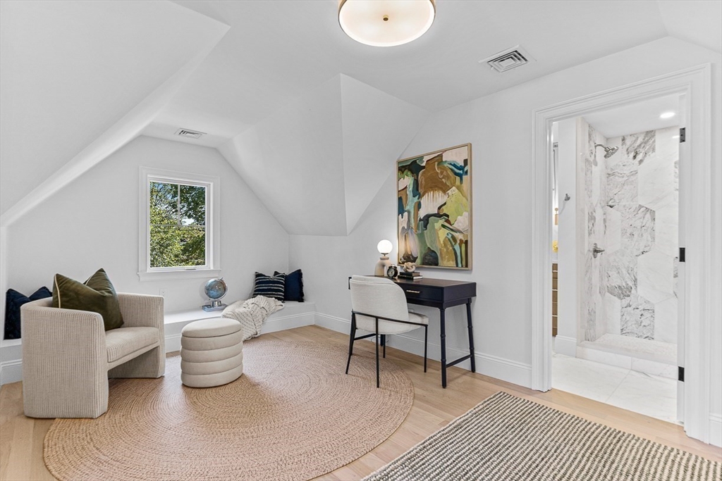 25 Thomas Rd