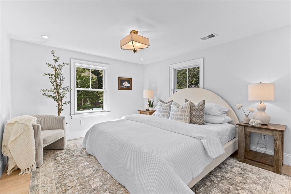 25 Thomas Rd