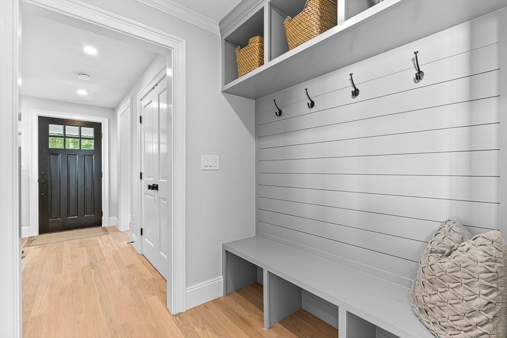 25 Thomas Rd