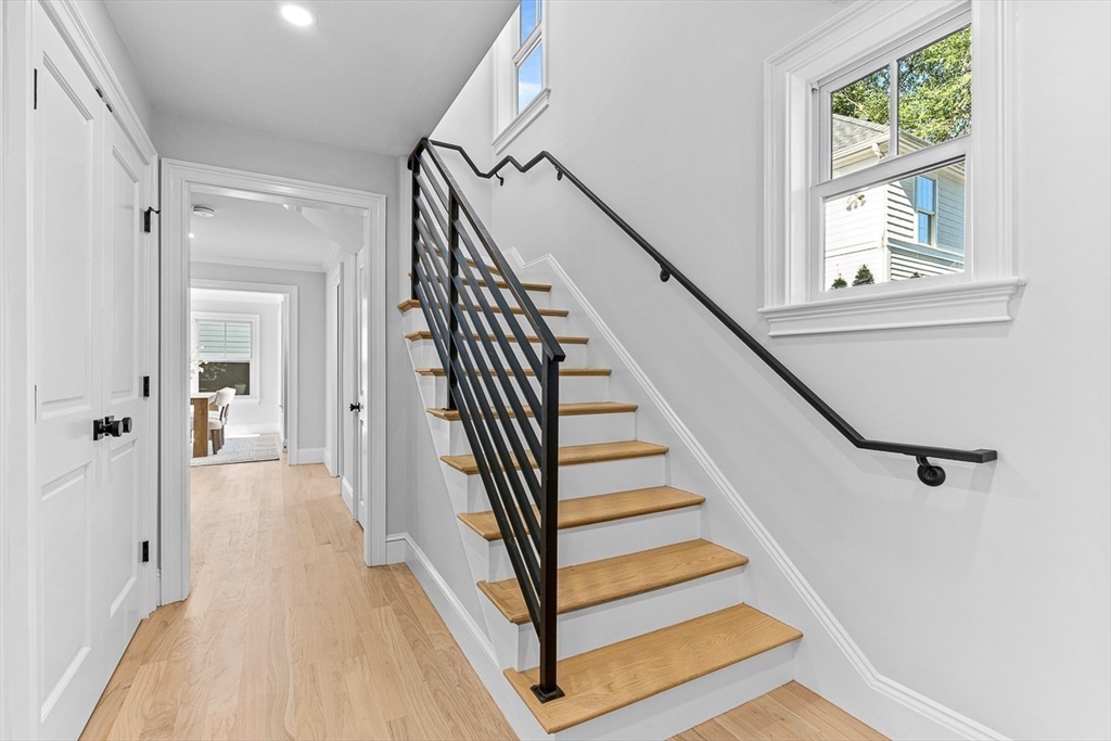 25 Thomas Rd
